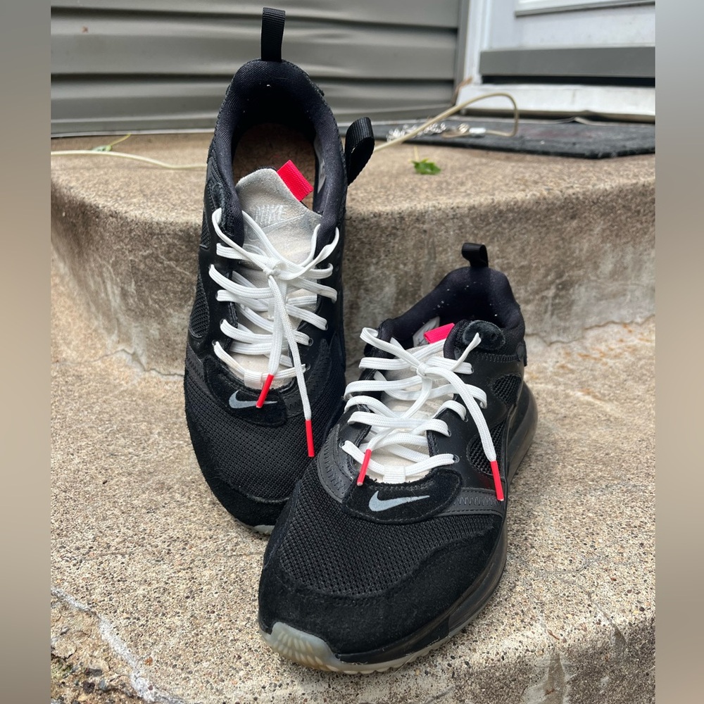 Nile AIRMAX 720 Shoes (size 9 men)